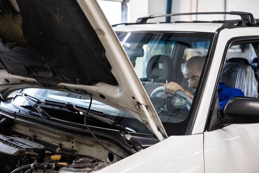 осмотр салона автомобиля