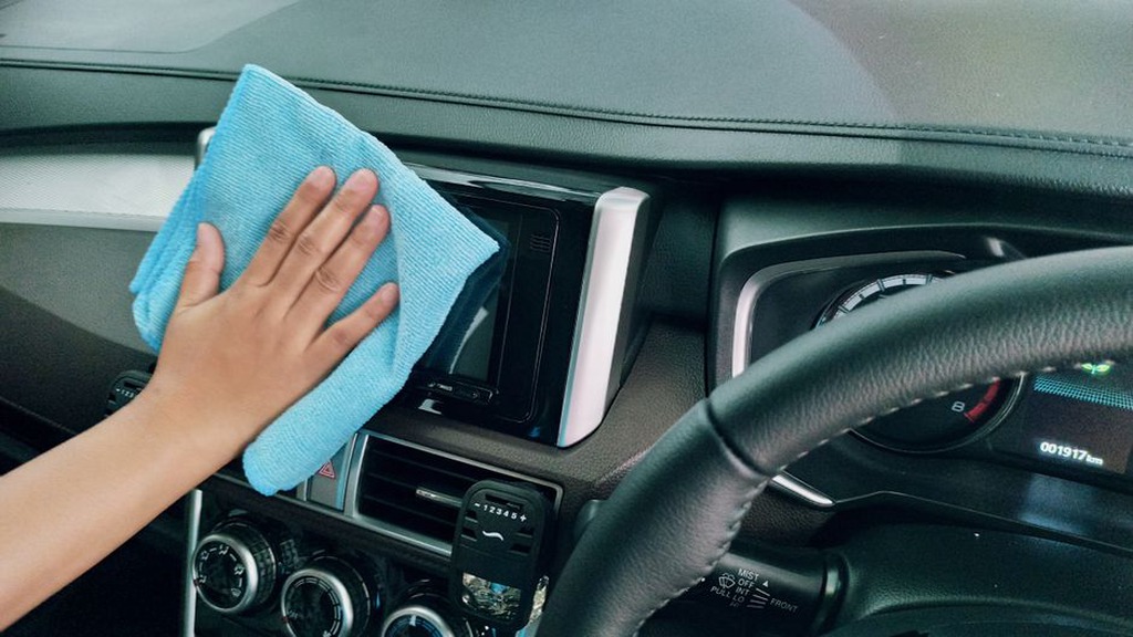 Чистое лобовое стекло без разводов изнутри